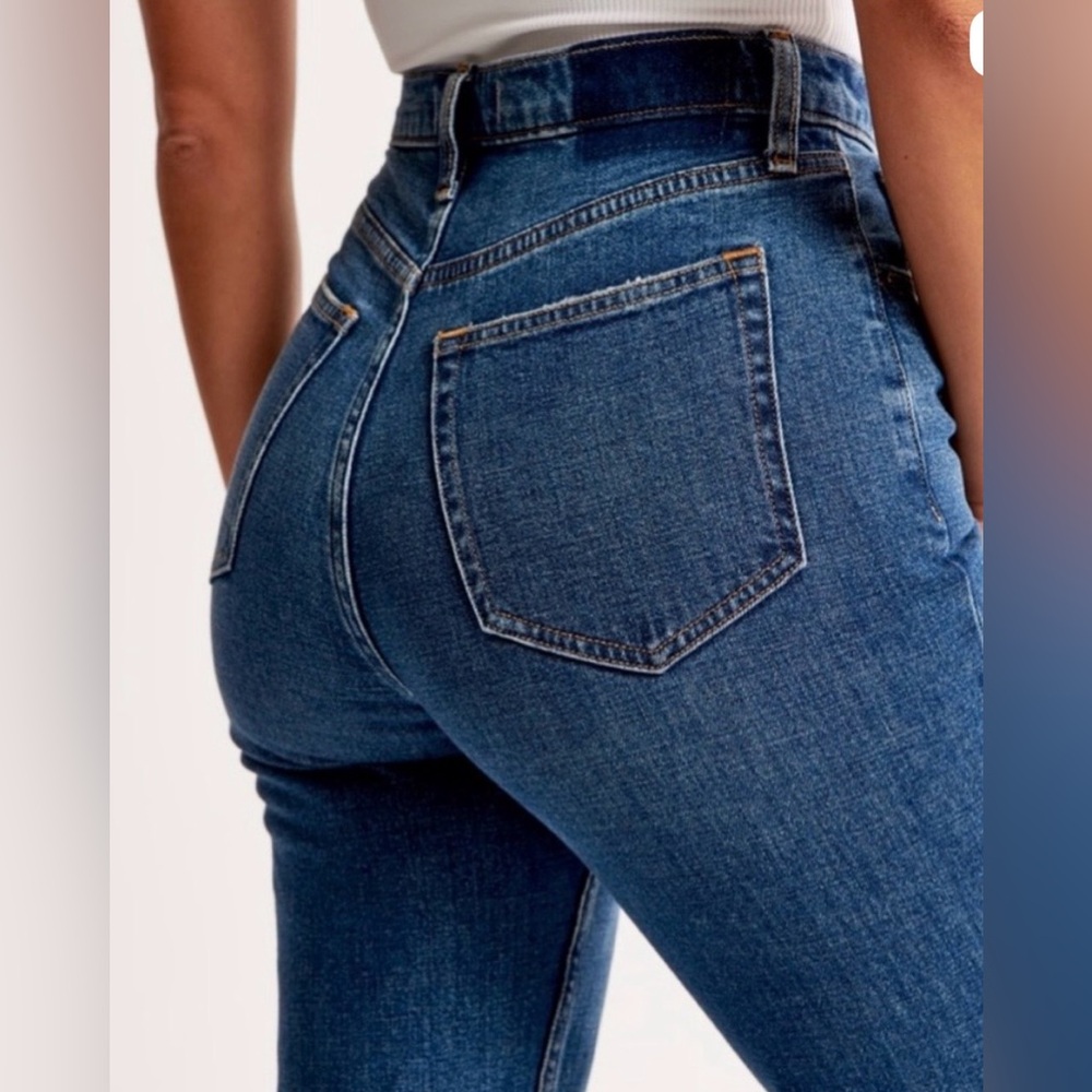 Abercrombie & Fitch Ultra High Rise Ankle Straight Jeans - Picture 2 of 4